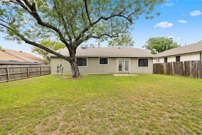 Building Photo - 1505 Charolais Dr