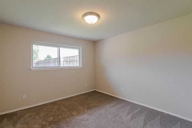 Building Photo - 16024 Plum Ln