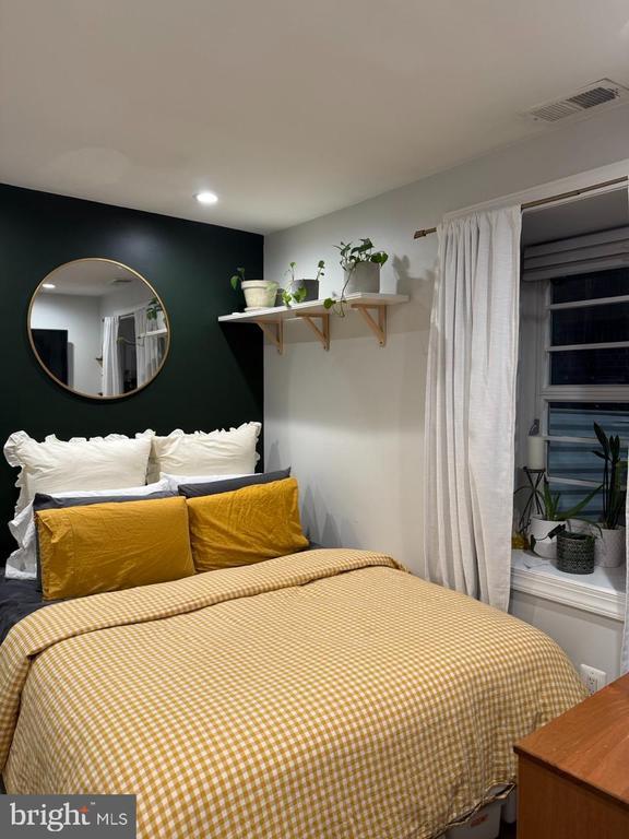 Building Photo - 625 Park Rd NW