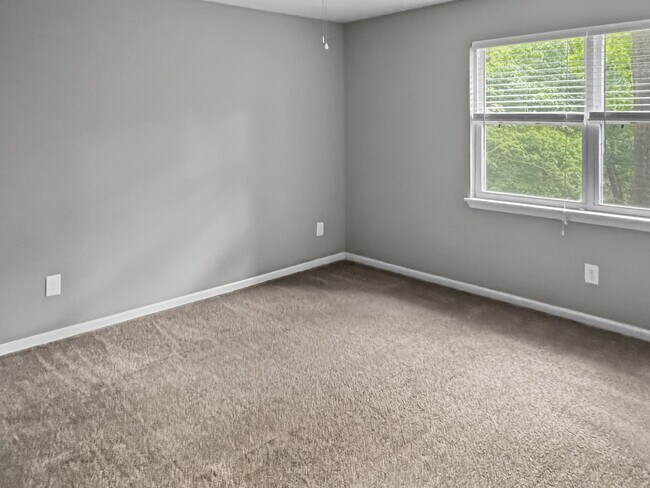 Building Photo - Cary Townhome