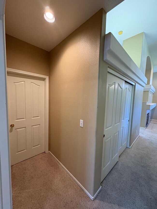 Building Photo - 1523 E Monte Vista Ct