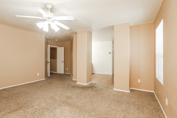Building Photo - 15066 W Bloomfield Rd