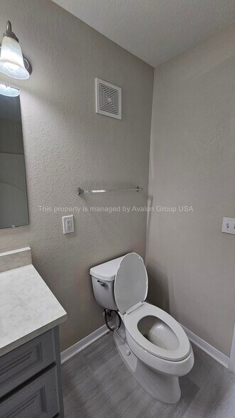 Building Photo - 7800 Point Meadows Dr