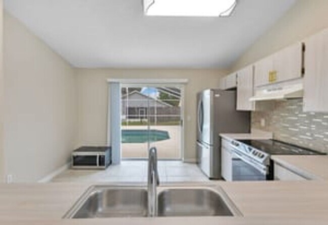 Building Photo - 8821 Parliament Ct