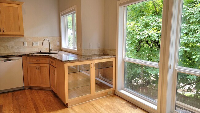 Building Photo - Beautiful Contemporary 3 bed/2ba home in M...