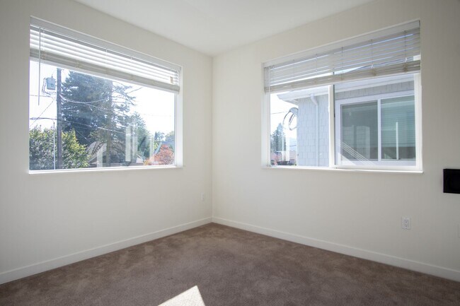 Building Photo - Stylish 2-Bedroom Townhouse in St John's R...