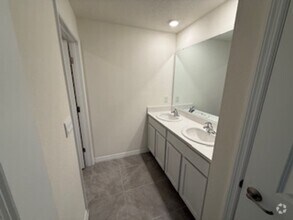 Building Photo - Beautiful New House
