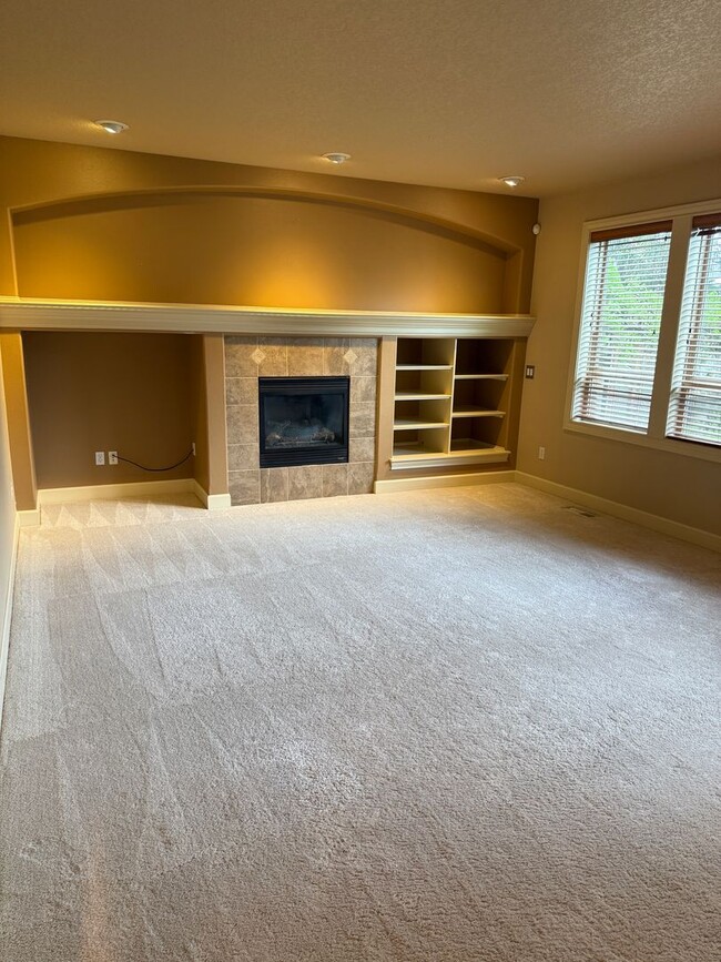 Building Photo - Large Rock Creek Single Family Home