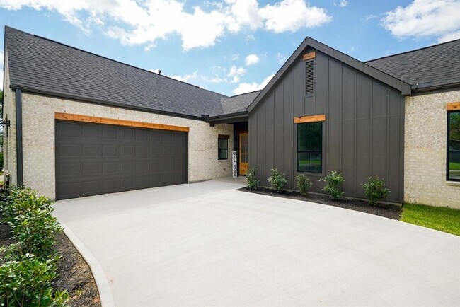 Building Photo - 32 Englewood Ct