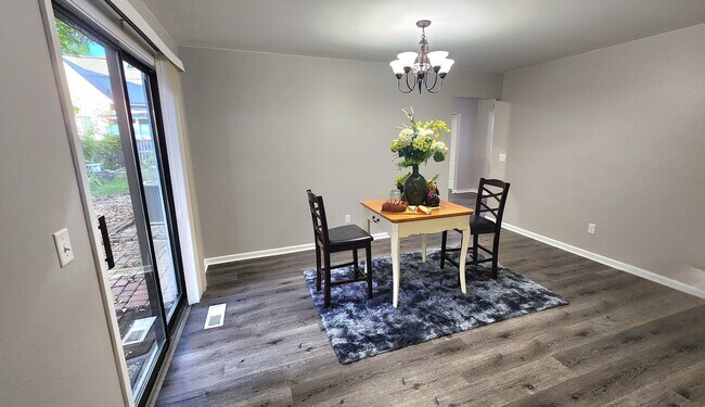 Building Photo - 627 Michigan St