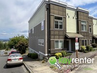 Building Photo - Stunning Multilevel 3 bed 2 bath Townhome