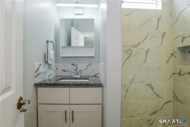 Building Photo - 21 Bayview Ave