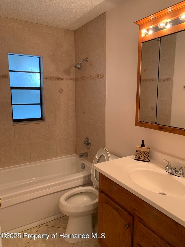 Building Photo - 4143 Montano Ave