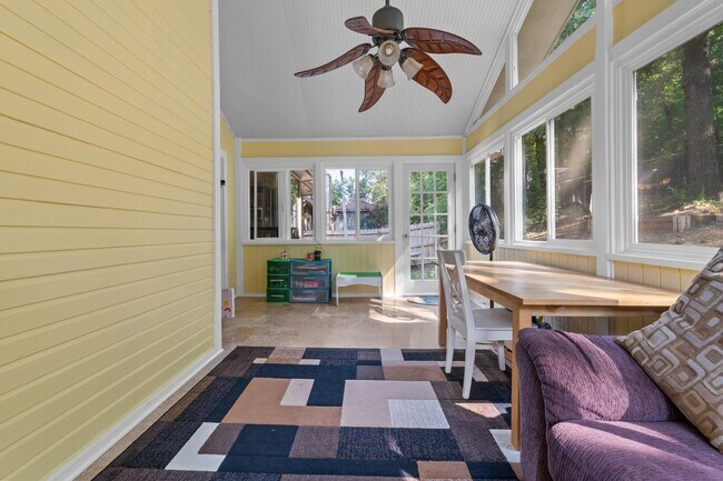 Building Photo - Lakewood rental!