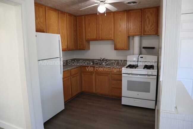 Building Photo - 370 E Sherman Ave