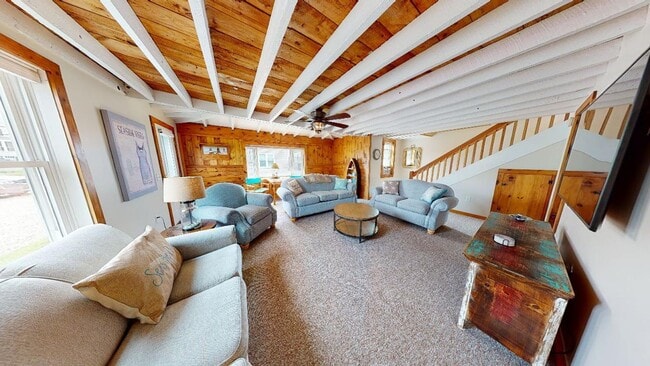 Building Photo - Winter Rental Only. Single Family Available: September 1 to April 30th - May 15th