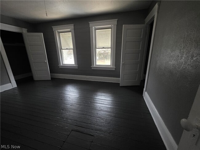 Building Photo - 1124 E 114th St