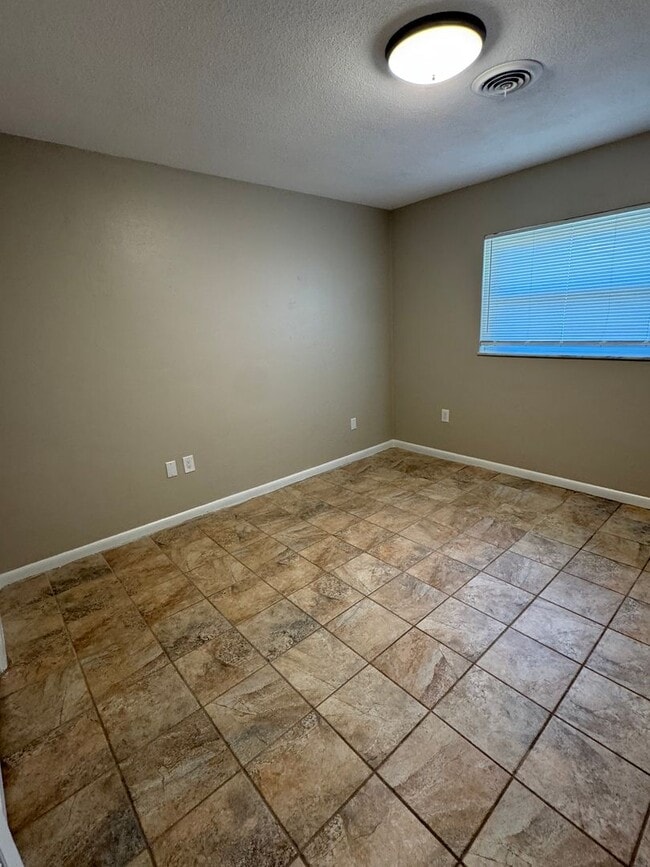 Building Photo - Charming 4 bedroom South Lakeland home wit...