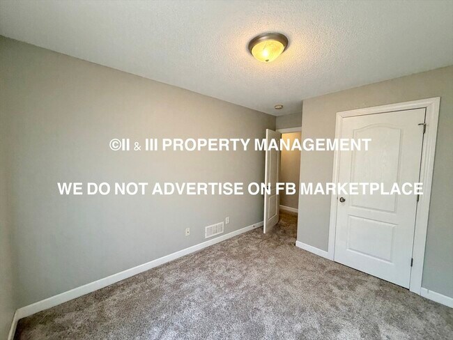 Building Photo - 921 SW Peach Tree Ln