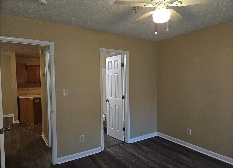 Building Photo - 3375 Galleria Dr
