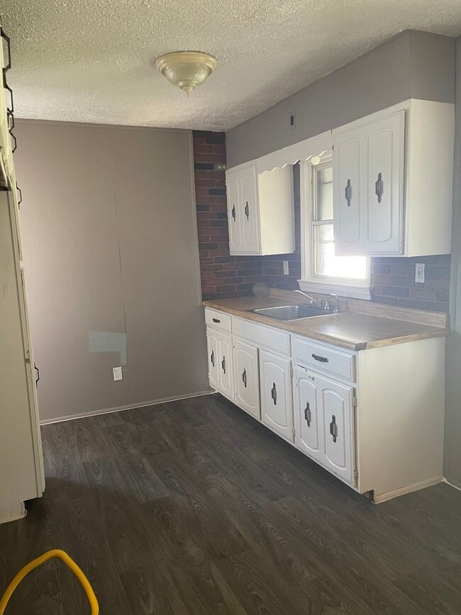 Building Photo - 12025 Shady Oak Blvd