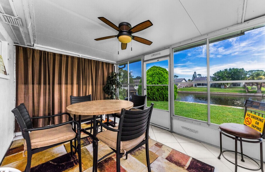 Florida room with water view. Best place to watching wild life!!! - 3931 Sail Dr