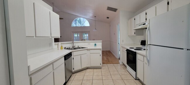 Building Photo - 3 Bedroom/2 Bath Home in Cherry Tree