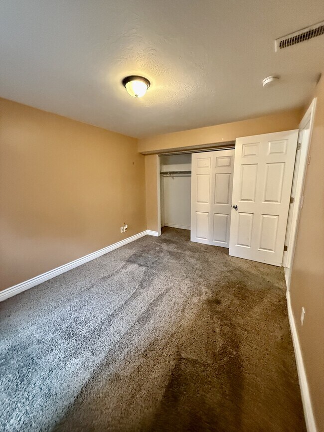 Building Photo - 4427 Lago Grande Dr