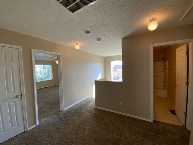 Building Photo - 3 Bedroom Home Available Near Unser Blvd N...