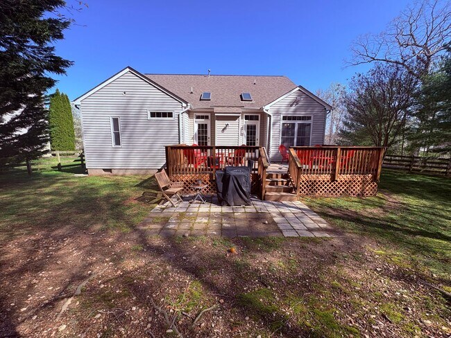 Building Photo - FREDERICKSBURG - MINUTES TO VRE - EASY COMMUTE TO QUANTICO!