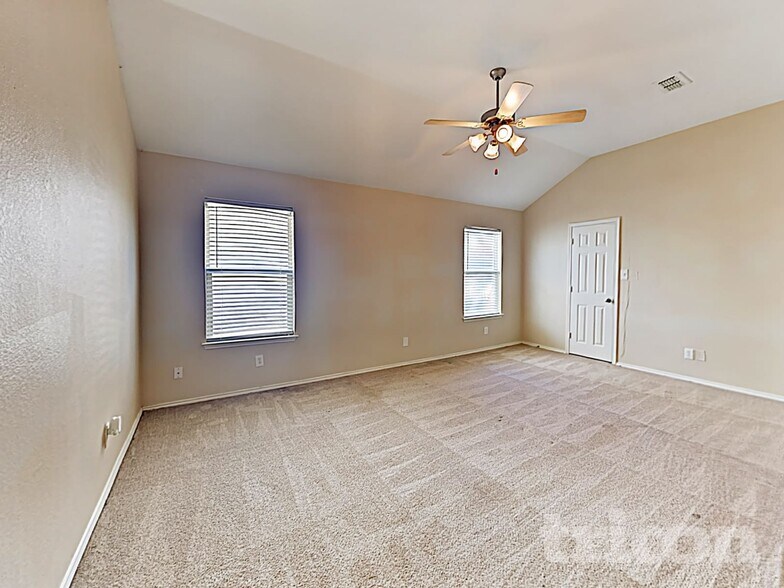 Building Photo - 1584 Sandhurst Dr