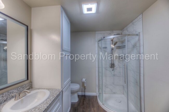 Building Photo - FOR LEASE | Sand Springs | $1445 Rent | Av...
