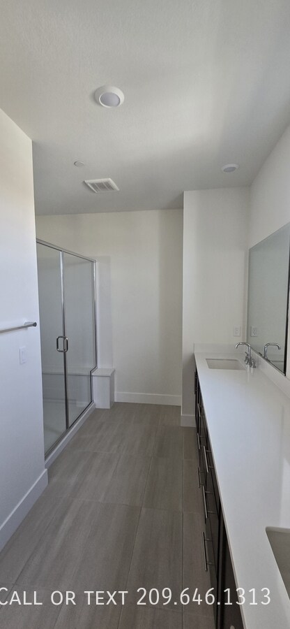 Building Photo - 1695 Placer Pl