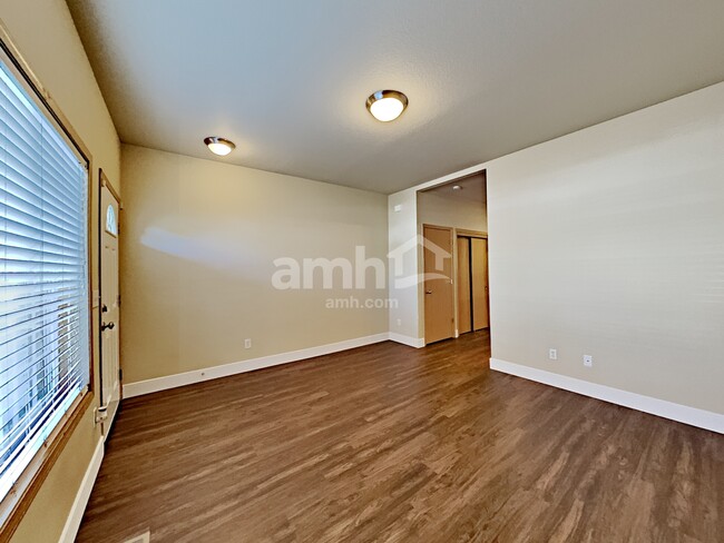 Building Photo - 2609 NE 105th Ct