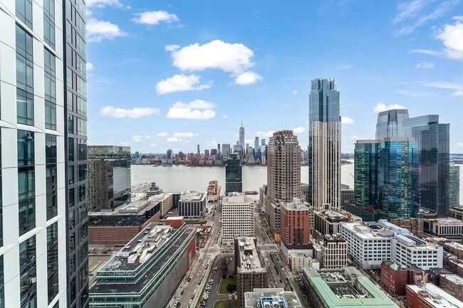 Building Photo - 25 Christopher Columbus Dr