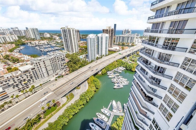 Building Photo - 3500 Mystic Pointe Dr