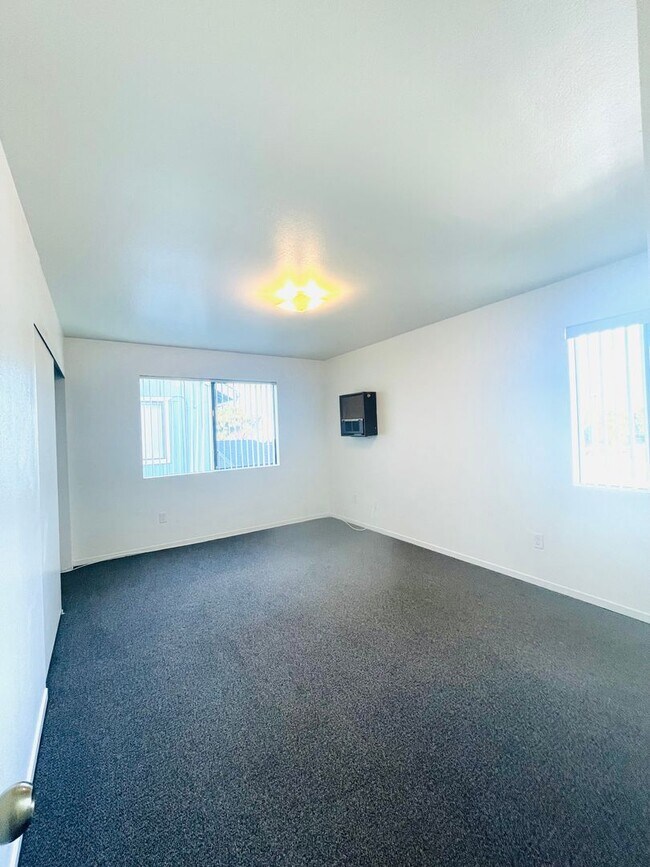 Building Photo - 793