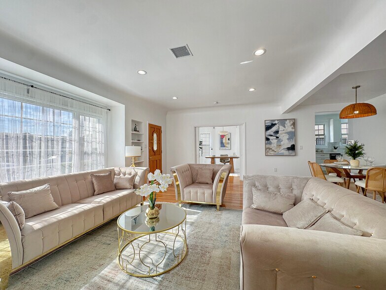 Building Photo - 4523 Saturn St