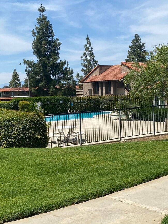 Building Photo - 1 Bed 1 Bath condo in Corona