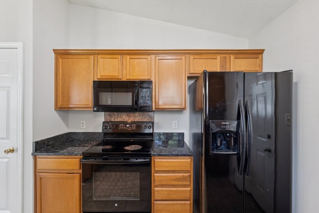 Building Photo - Beautiful ranch style home 3bed 2 bath wit...