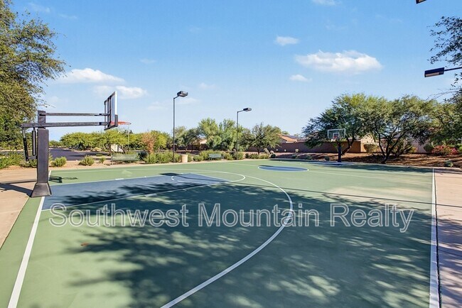 Building Photo - 2346 N Monticello Dr