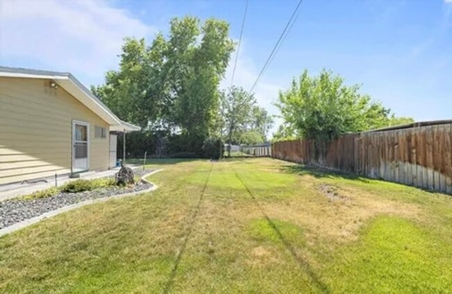 Building Photo - Spacious 4-Bedroom Home with Solar Panels in Richland