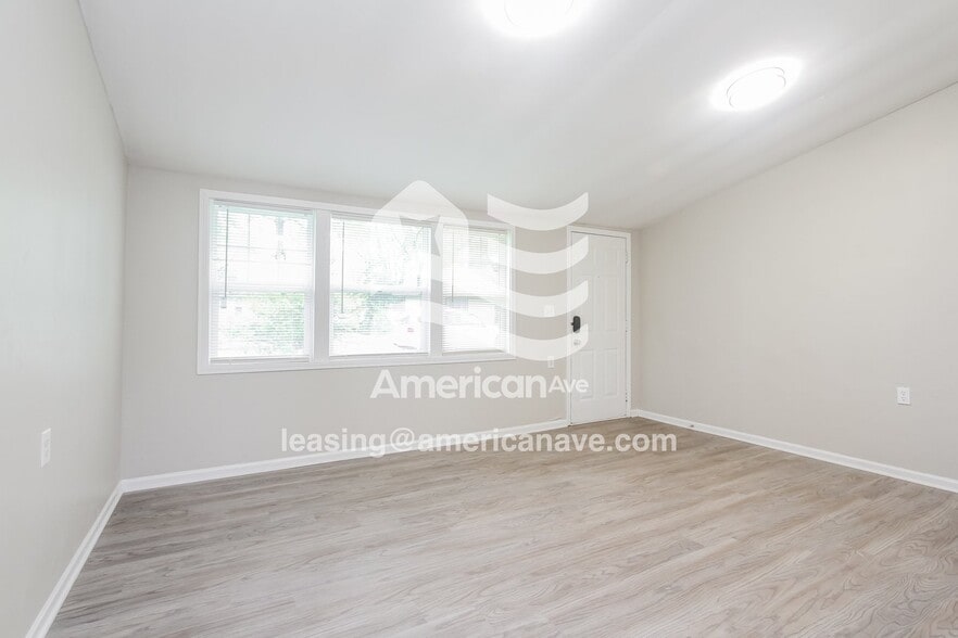 Building Photo - 2968 Wallace Ave
