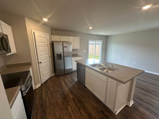 Building Photo - Welcome Home to Cullman! | Stunning 4-Bed, 2-Bath Home with Landscaped Yard