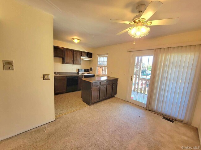 Building Photo - 27 Weathervane Dr