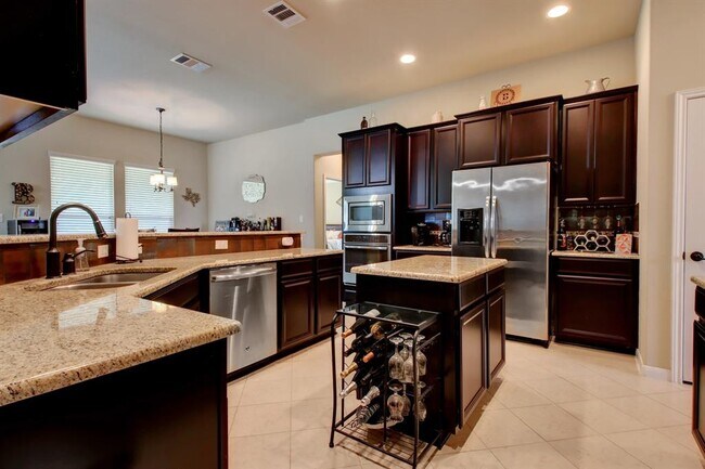 Building Photo - 323 Chisholm Trail