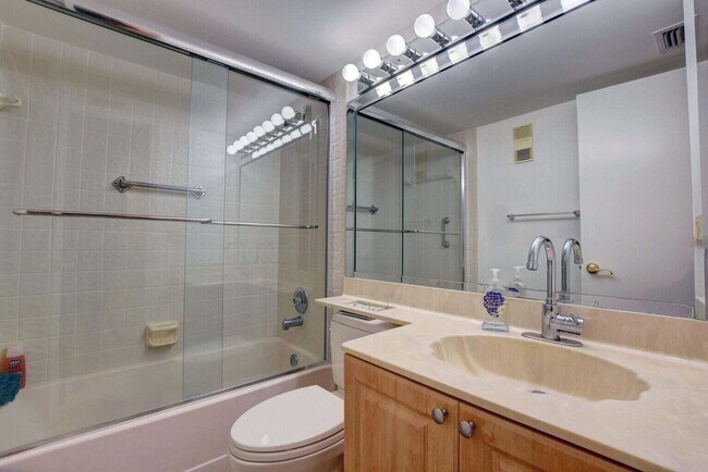 Building Photo - 5851 Parkwalk Dr
