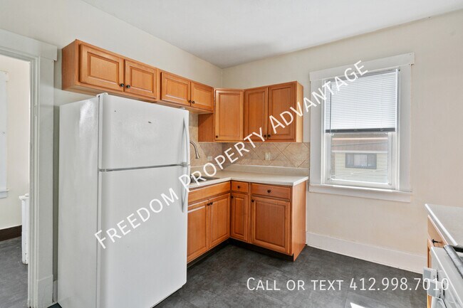 Building Photo - 2451 Wedgemere St