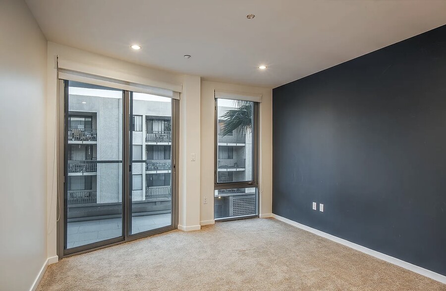 Building Photo - 23 4th Pl