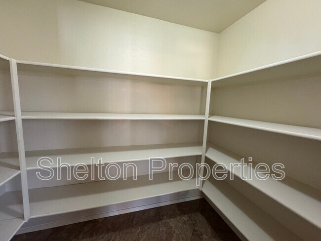 Building Photo - 14787 W Columbine Dr